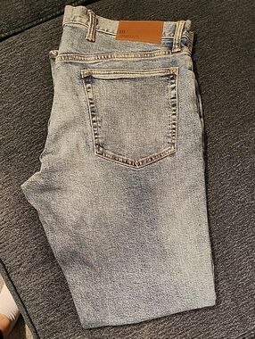 GAP Men's Faded Light Blue Slim Straight Jeans